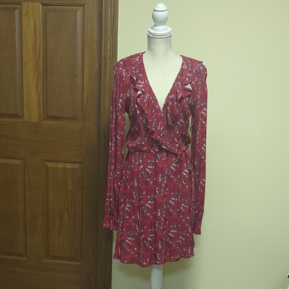 Chic Long Sleeve Floral Dress in Burgundy  NWT